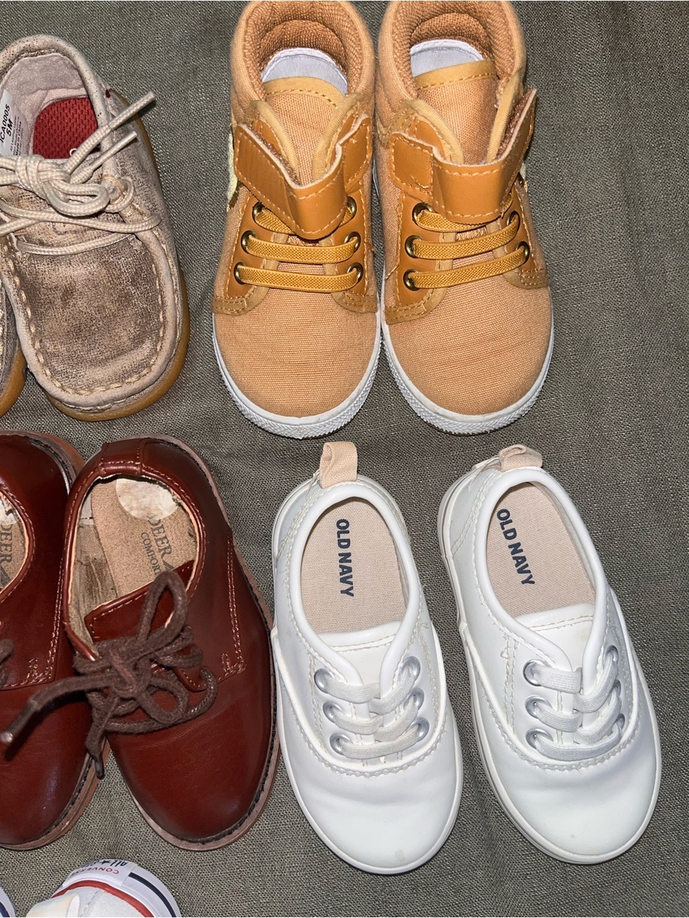 10 pairs of toddler size 5 shoes - Picture 7 of 14